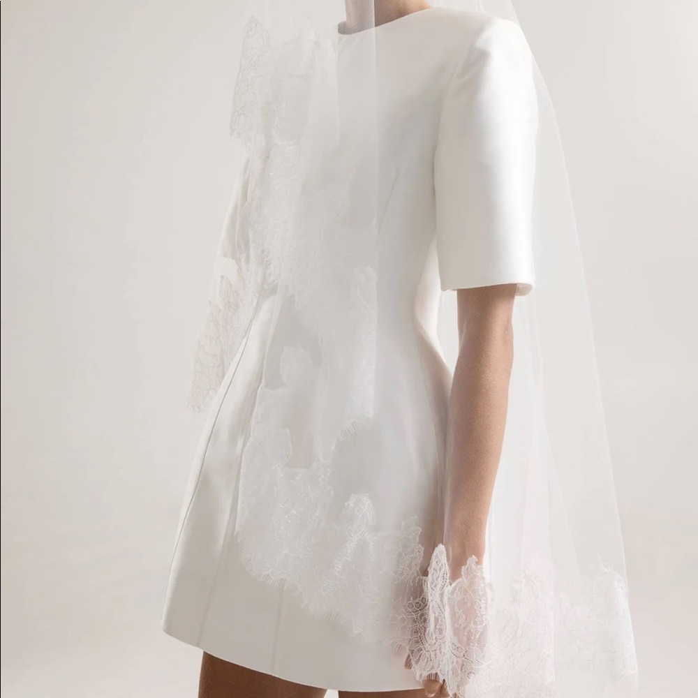 Chosen by Kyha Edith Veil - never worn! Perfect for your wedding day